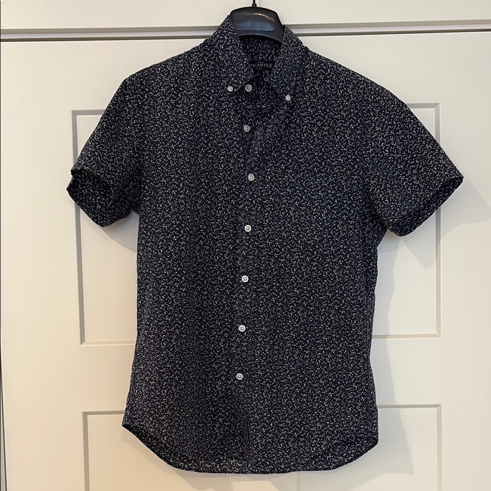 J. Crew Men's Dark Blue Patterned Button Down Shirt